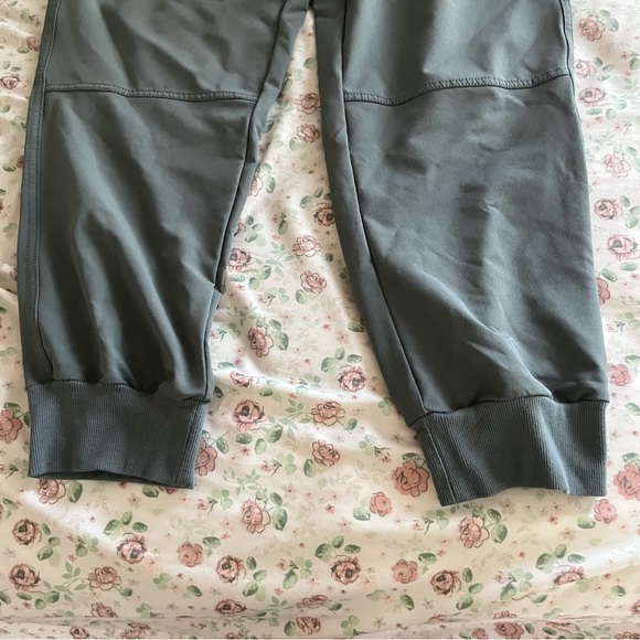 Old Navy sage green stretch tech dry quick jogger athletic pants medium - Picture 3 of 7